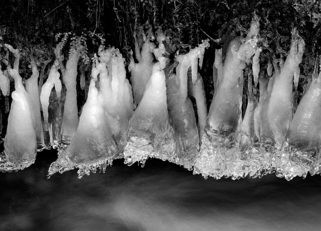 Wakeena Creek Ice 13-3598b bw.jpg